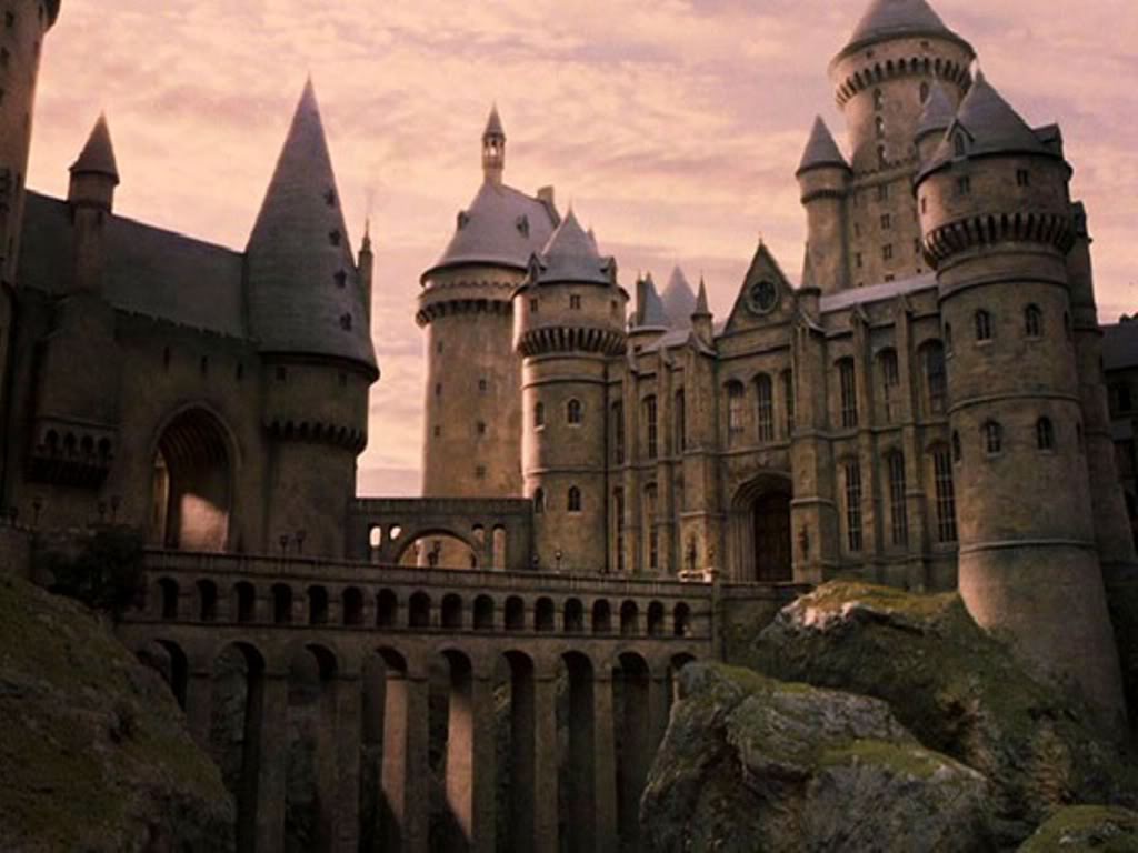 cena de harry potter ilustrando hogwarts