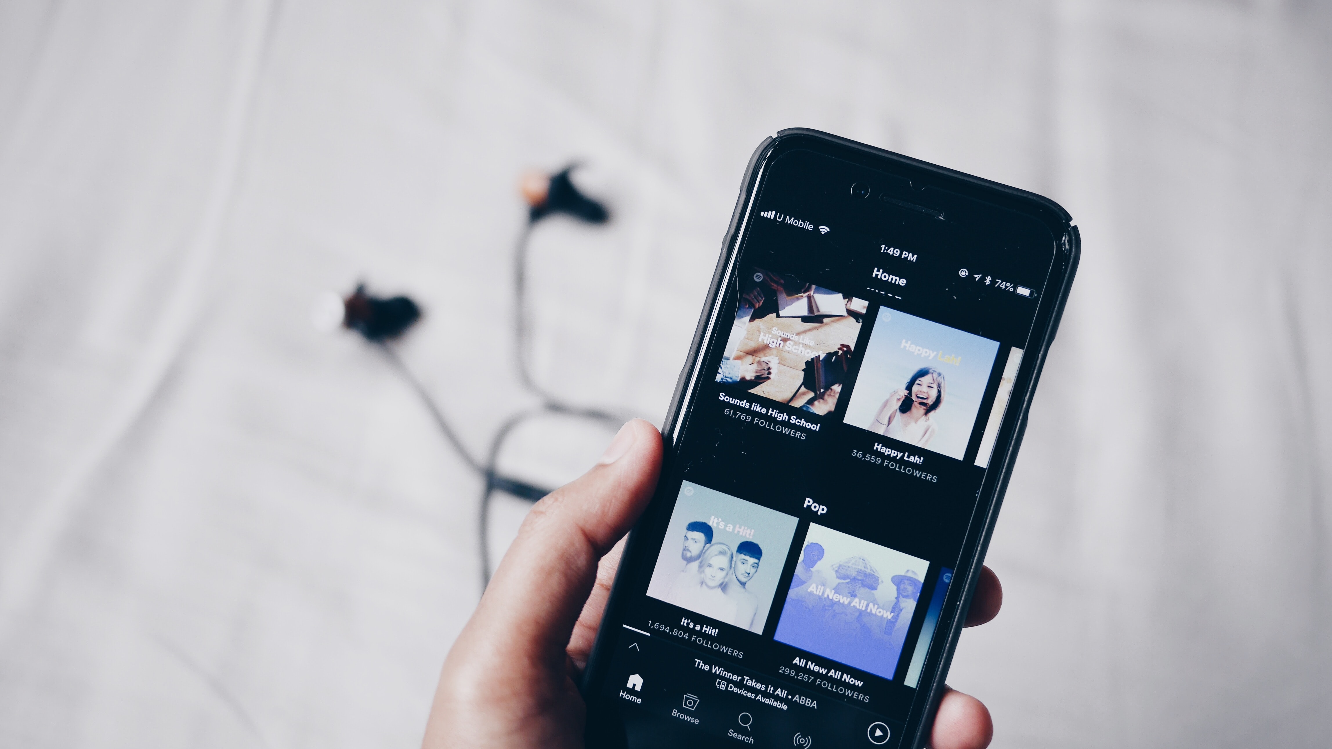 Celular com playlists no spotify